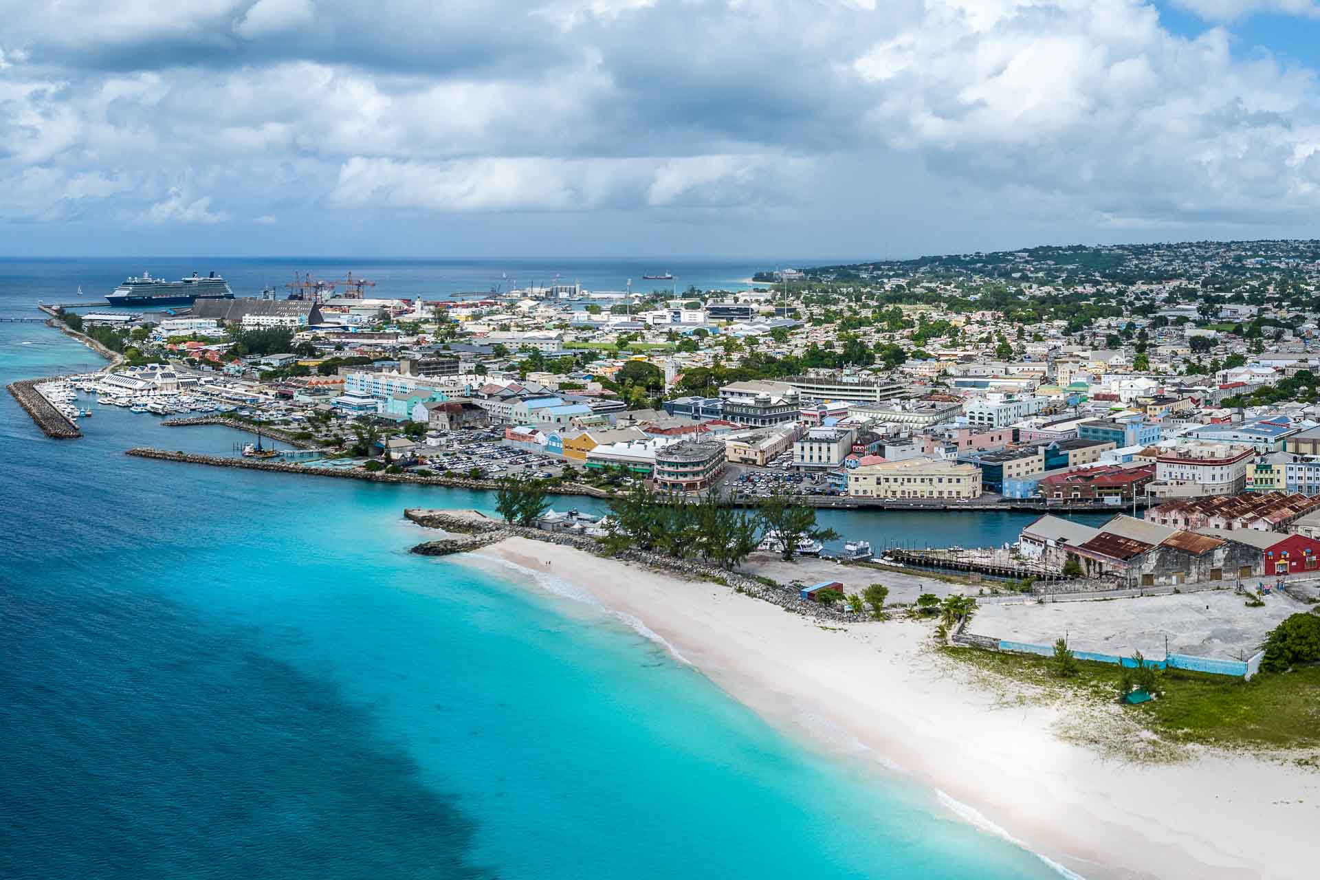 Bridgetown på en dag – historia, marknader och karibiskt vardagsliv
