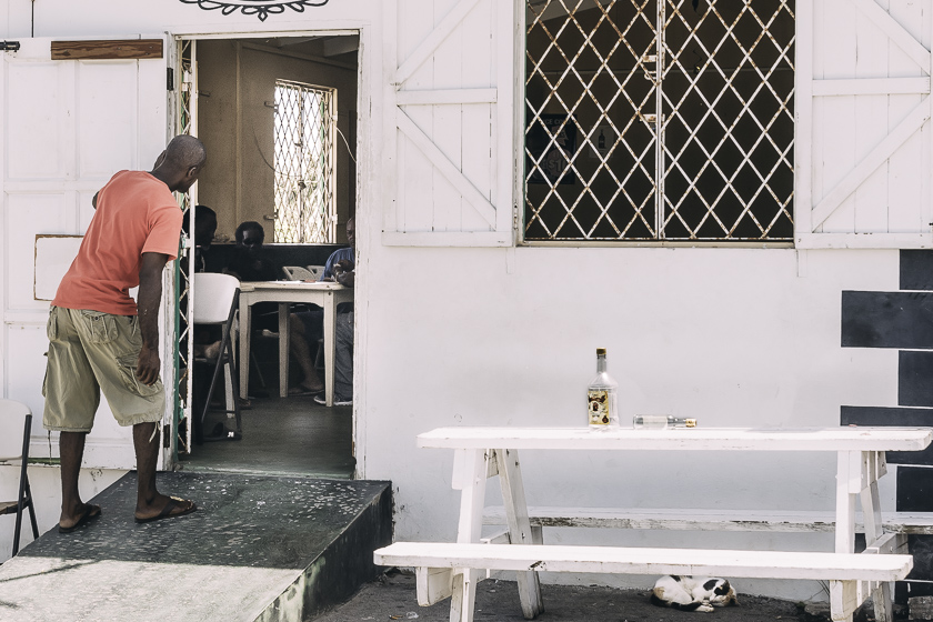 Rum shops på Barbados – där rom, historier och vardagsliv möts